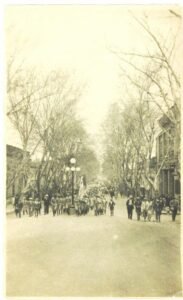 Desfile por calle Sarandí en 1925